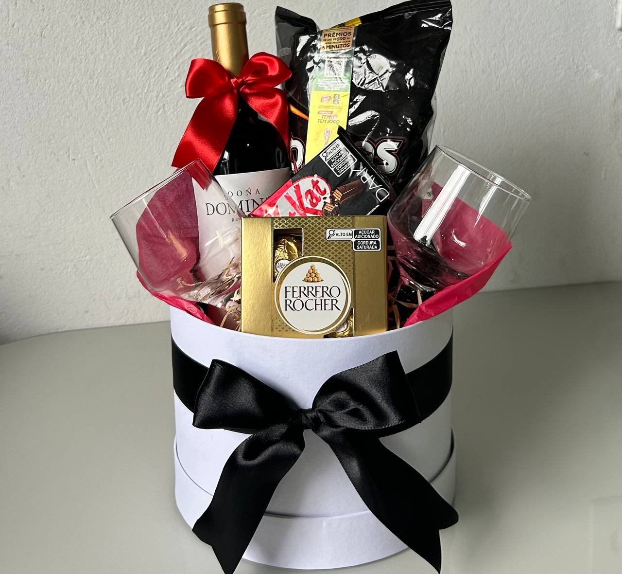 Cesta Vermelha/preto com Vinho ❤️